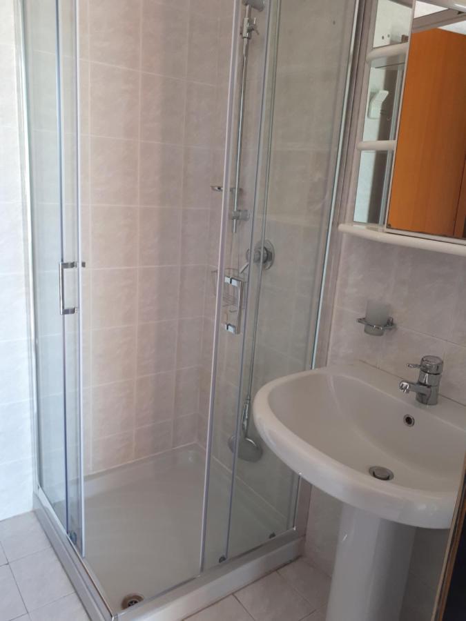 Con Piscina Il Glicine Sul Garda Apartment