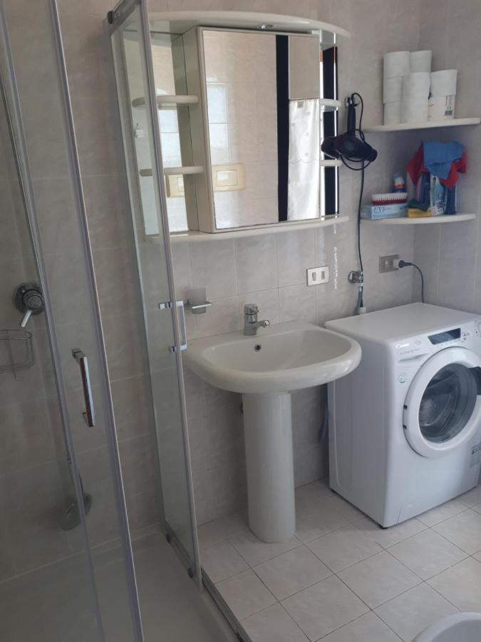 Con Piscina Il Glicine Sul Garda Apartment